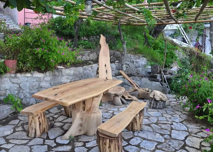 Finetsioslenia House *